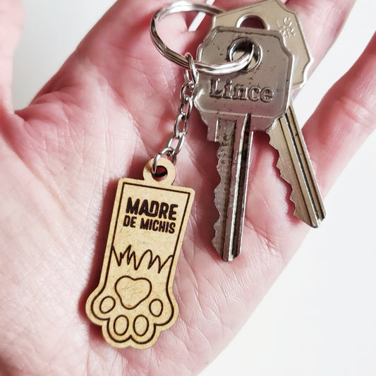 Llavero o imán "Madre de michis"