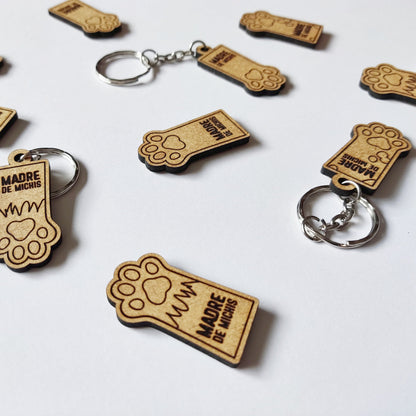 Llavero o imán "Madre de michis"