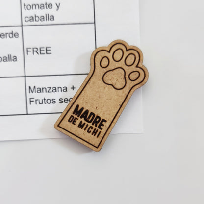Llavero o imán "Madre de michis"
