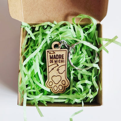 Llavero o imán "Madre de michis"